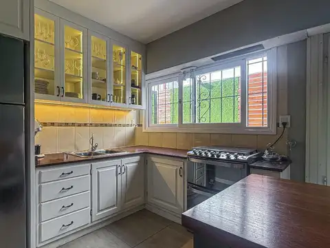 Casa en Venta con 2 cocheras