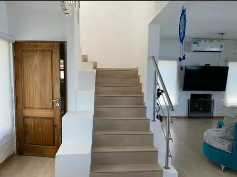 Casa 5 ambientes con 4 baños