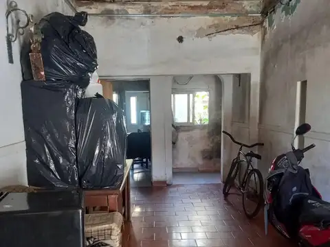 Casa 6 ambientes con 2 baños