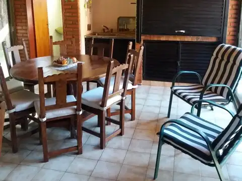 Casa 3 ambientes con 2 baños