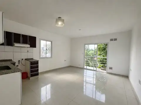 Departamento tres ambientes en alquiler en Merlo