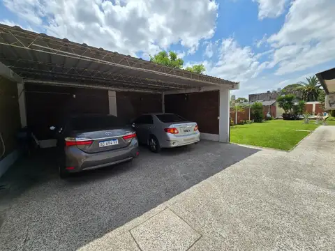 Casa en Venta con 4 cocheras