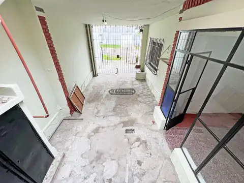 Casa 2 ambientes con 1 baño