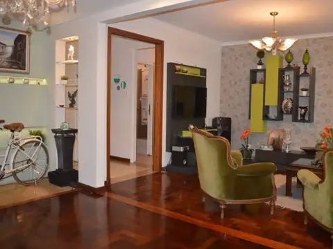 Casa 6 ambientes con 4 baños