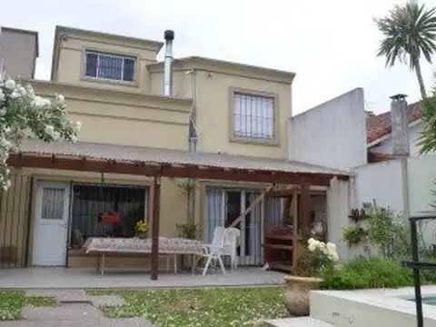 Ituzaingo Chalet De 6 Ambientes De Categoría