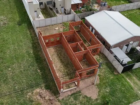 CASA EN CONSTRUCCIÓN - BARRIO SAN VICENTE