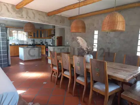 Casa en Alquiler en Barrio Parque Altavista, USD 1.500