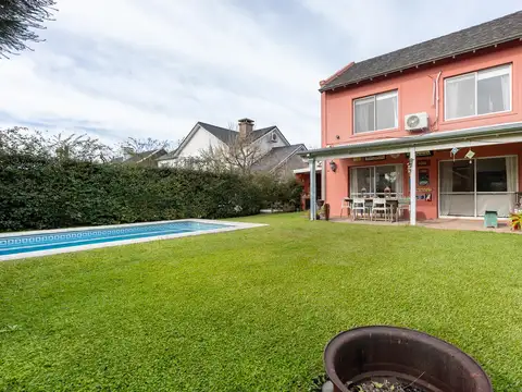 Casa en Venta con 3 cocheras