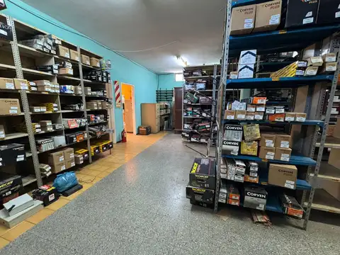 La Paz  al 900 ideal zona para constructora o local comercial