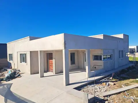 Casa 4 ambientes con 3 baños