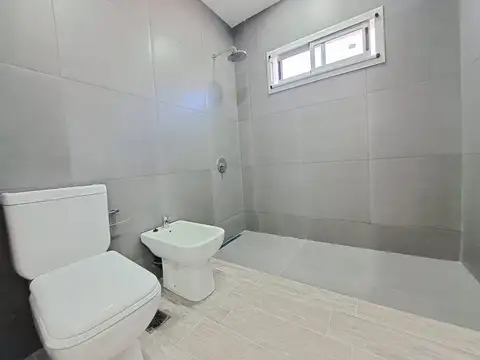 Casa 4 ambientes con 3 baños