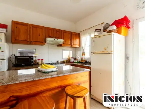 Moderna casa en lote de 3 ambientes con gas natural - C405