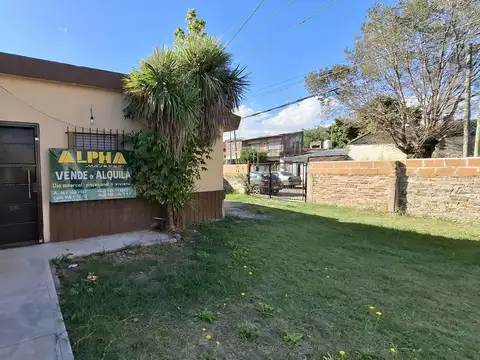 Casa de 2 amb. con entrada p/ auto (adaptable uso profesional) en venta