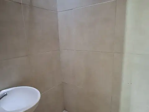 Casa de 2 amb. con entrada p/ auto (adaptable uso profesional) en venta