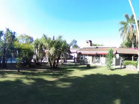 Casa en Venta con 3 cocheras