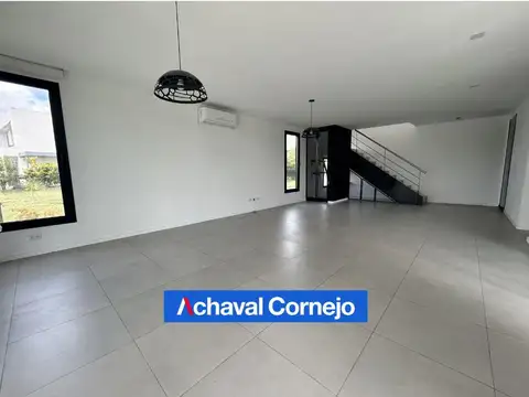 Casa en Venta con 4 cocheras