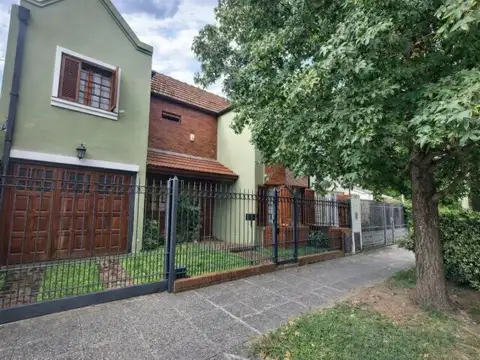 Casa 5 Ambientes En Venta En Adrogue Apto Crédito