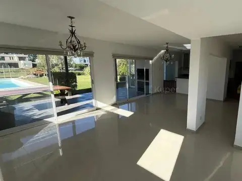 Casa en Alquiler de 4 dormitorios