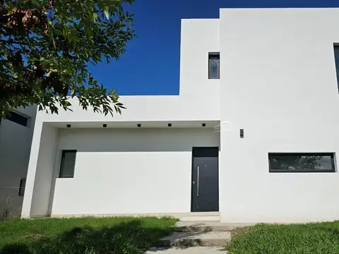 Casa en Venta 5 ambientes en Santa Lucía, Pilar del Este