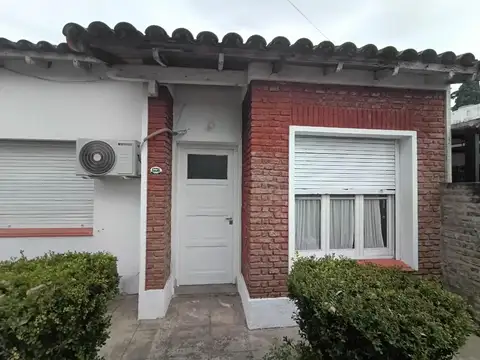 Casa 4 ambientes con 1 baño