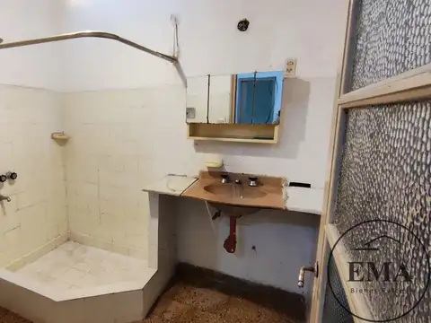 Casa 5 ambientes con 1 baño
