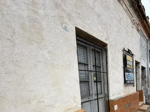 Linda Casa 3 dorm vta refaccionar local s/calle Jujuy al 100