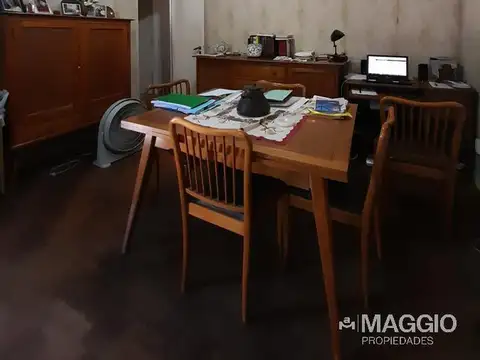 Casa 6 ambientes con 2 baños