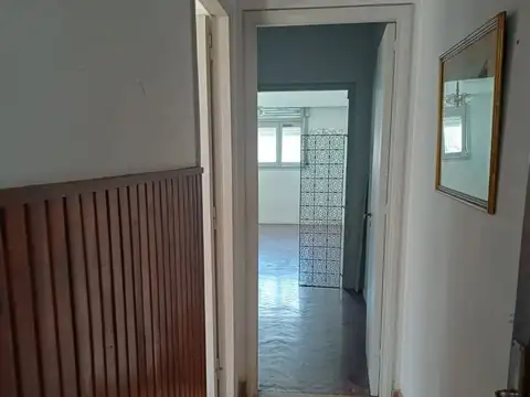 Av Eva Perón 6000, Piso 1
