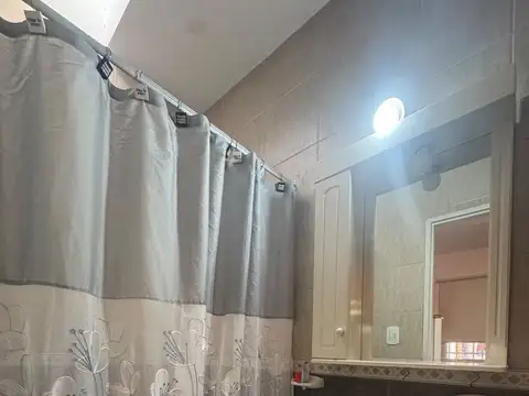 Casa en Alquiler con 2 cocheras