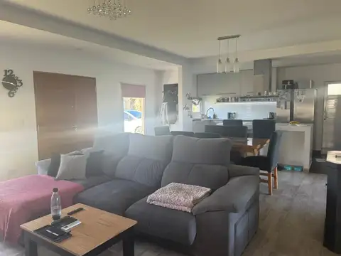 Casa 3 ambientes con 2 baños