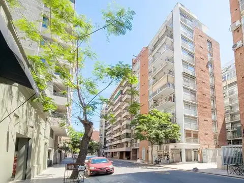 IMPECABLE DEPARTAMENTO 3 DORMITORIOS.  COCHERA DOBLE. PISOS PLASTIFICADOS. 89 m2