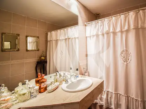 Depto Tipo Casa 5 ambientes con 4 baños