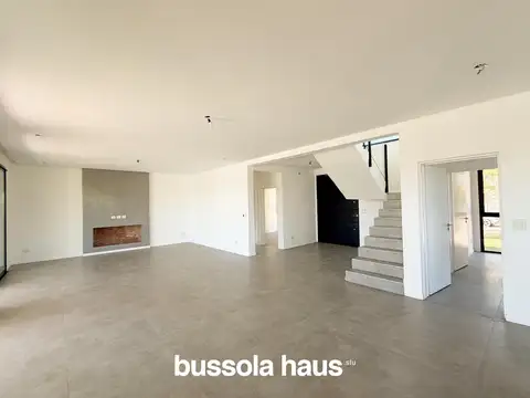 Casa 6 ambientes con 4 baños
