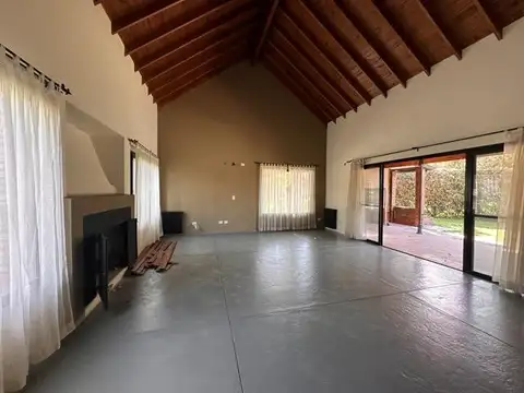 Casa 5 ambientes con 3 baños