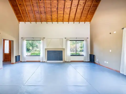 Casa en Venta con 4 cocheras