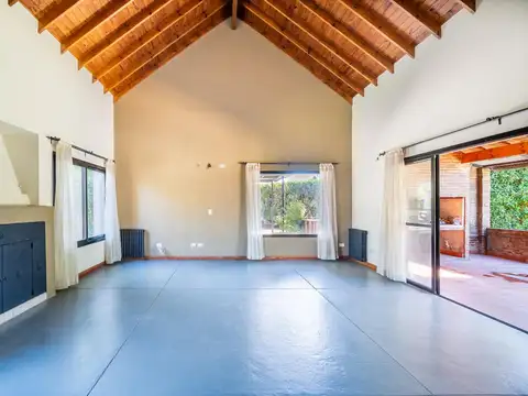 Casa 5 ambientes con 3 baños