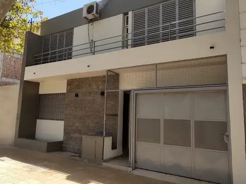 Casa Céntrica. 3 habitaciones. 2 baños. Capital