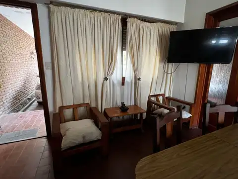 Casa céntrica con quincho en venta, General Las Heras