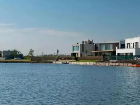 LOTE A LA LAGUNA EN DAMASIA AL SUR 