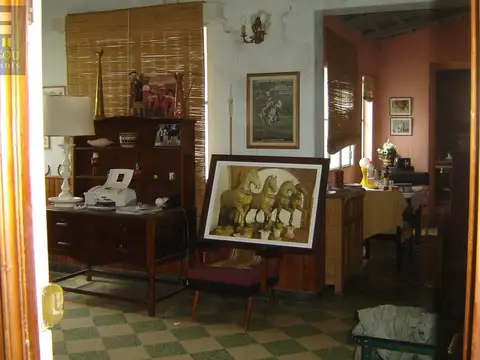 Casa 8 ambientes con 3 baños