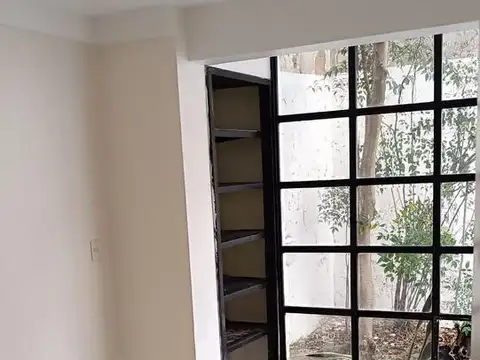 Oficina 5 ambientes con 1 baño