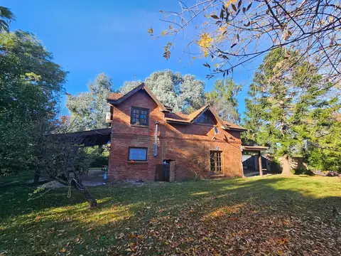 VENTA HERMOSA CASA CON PARQUE