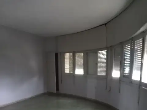 REBAJADA!! Amplia casa en Planta Alta 2 dormitorios. Rosario Sur, Centeno esquina Entre Rios