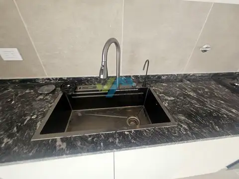 Casa en Alquiler con 2 cocheras