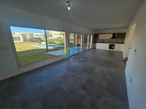 Casa en Alquiler de 4 dormitorios