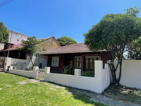 Venta casa 4 ambientes con quincho barrio Faro