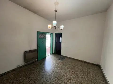 CASA EN MUY BUENA UBICACION