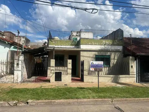 CASA EN MUY BUENA UBICACION