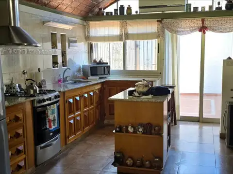 Casa 5 ambientes con 4 baños