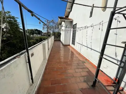 Casa en Venta con 4 cocheras